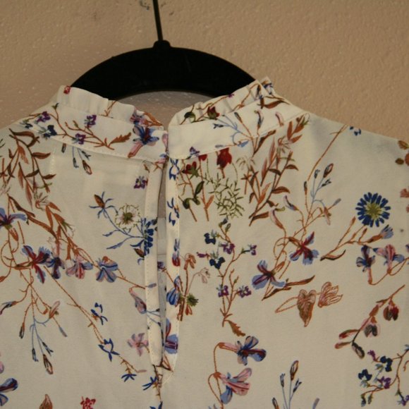 Max Studio size M spocked Floral sleeveless top - Picture 5 of 5